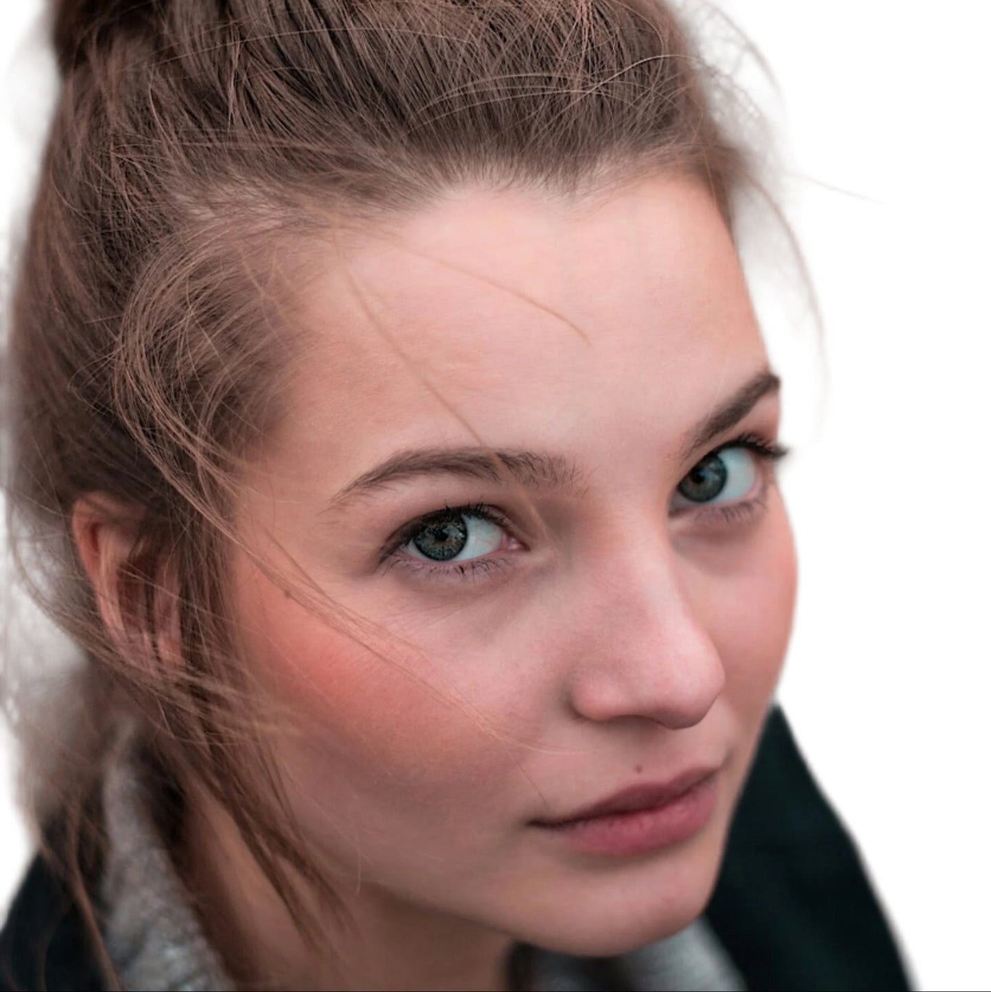 White woman brown hair rosy cheeks. Best cream for rosacea redness relief. Dermal Essentials Medical Grade Skincare.